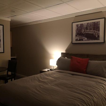 גולדן The Cache Hotel And Lodgings מראה חיצוני תמונה